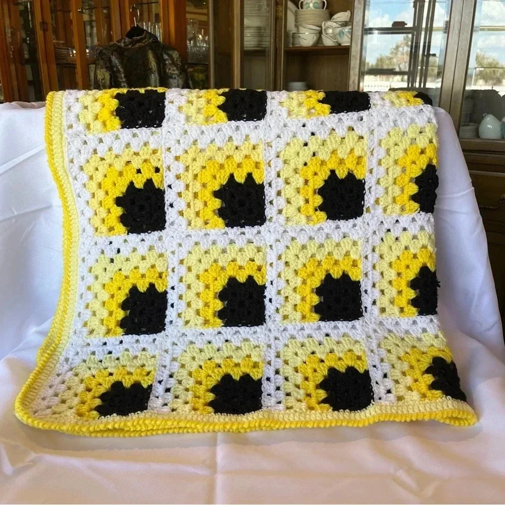 Vintage 1970s/80s Handknit Throw Blanket - Picture 2 of 3